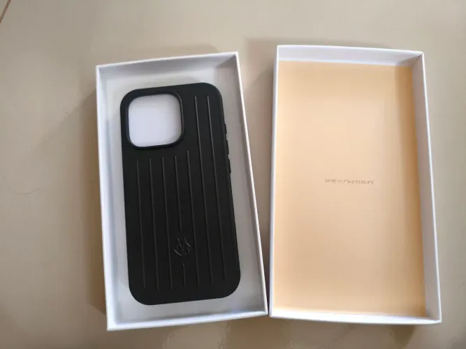 Capinha rimowa iPhone 16