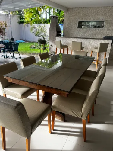 Mesa com 8 cadeiras 