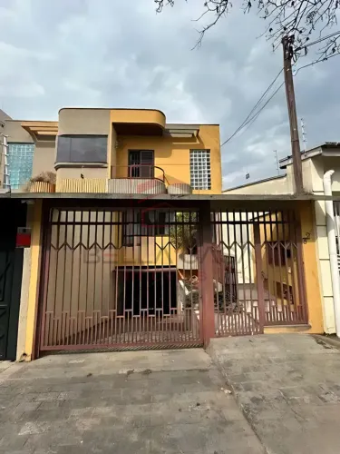 Sobrado à venda na Vila Zelina com 3 dormitórios, 2 vagas
