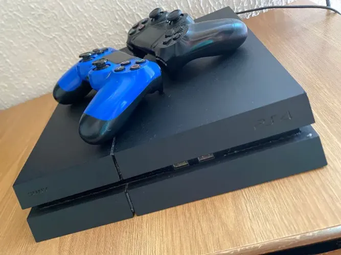 PS4 SLIN 1 TERA COM 2 CONTROLES