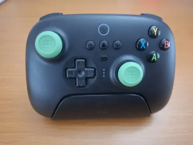 Controle Gamer 8BitDo Ultimate Wireless 2.4G Sem Fio Preto com Dock de Carregamento