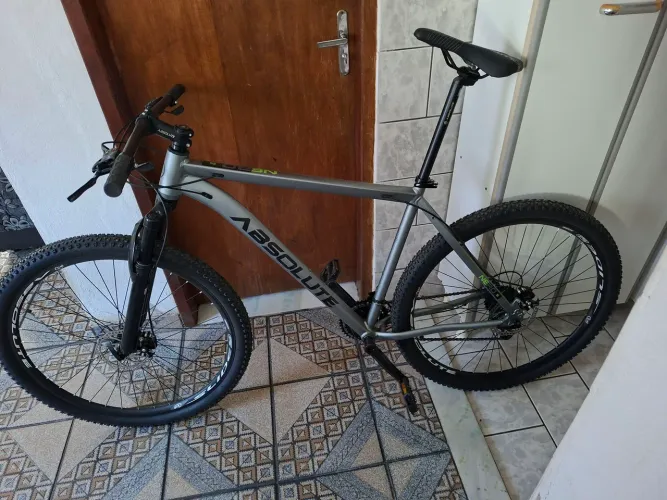 Bike Absolute quadro 21 aro 29 usado apenas uma vez, divido no cartão, no pix tem c<br>ro 29