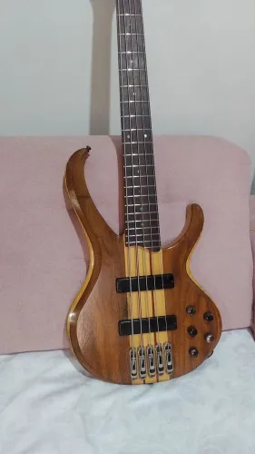 Baixo Ibanez BTB 675