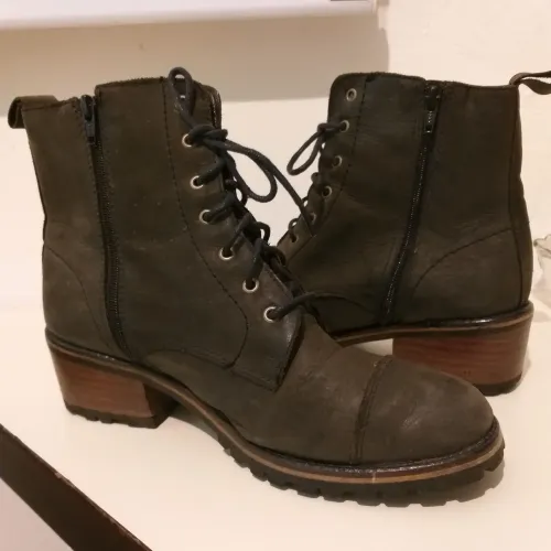 Bota De Couro Coturno Feminino 37