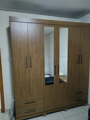 Guarda-roupa 6 portas e 4 gavetas - MDF