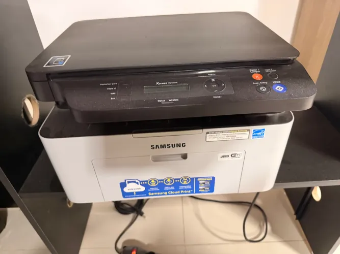 Samsung Xpress M2070W (multifuncional laser) ? imprime, copia e escaneia, com Wi-Fi