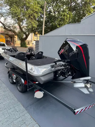Lancha Bass Boat Quest Q-290 SUV Mercury 300 Pro XS 29 horas 2024/Carreta Odne trucada