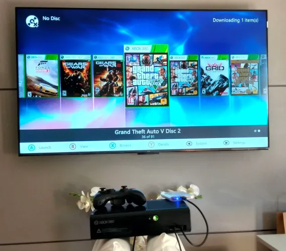 Xbox 360 super slim HD 500 GB cheio jogos mais emuladores