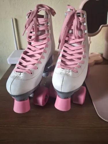 Patins de quatro rodas