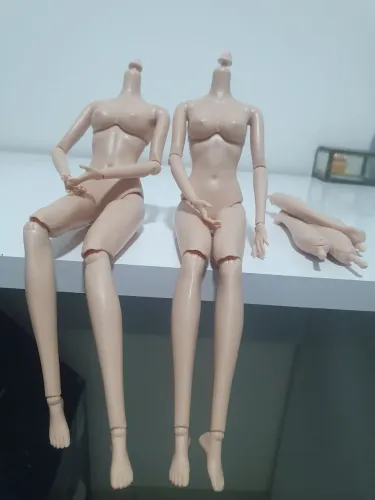 2 corpinhos de boneca 1:6