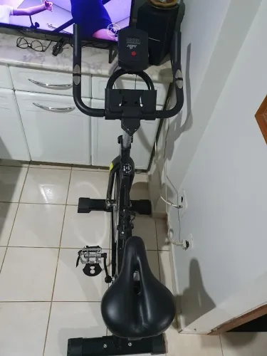 Bicicleta Spinning com roda de inércia de 13kg WCT Fitness