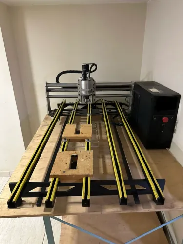 Vendo CNC Router 3 Eixos XYZ para Acrílico, MDF, PVC e Plásticos