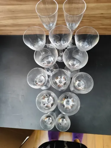 Jogo de taças de cristal 12 impecáveis e 2 duas com pequeno e sutil bicado na parte superi