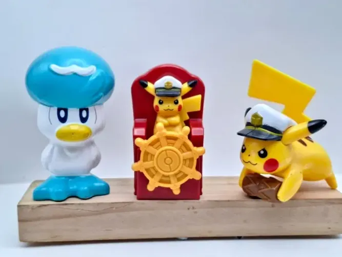 Desapego: 3 Brinquedos Pokémon McDonald's (Capitão Pikachu + Quaxly)
