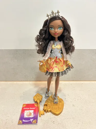 Ever After High Justine Dancer