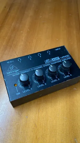 AMPLIFICADOR DE FONE BEHRINGER