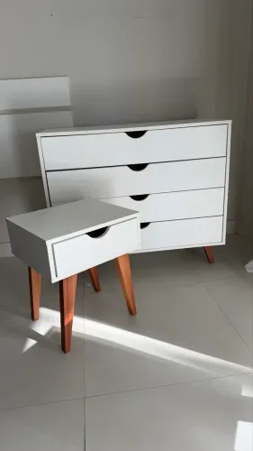 Cômoda e mesa de cabeceira Tok Stok