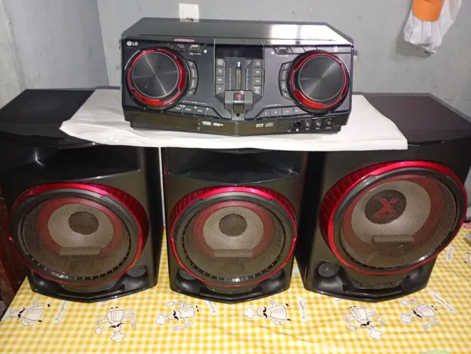 Som LG CJ88