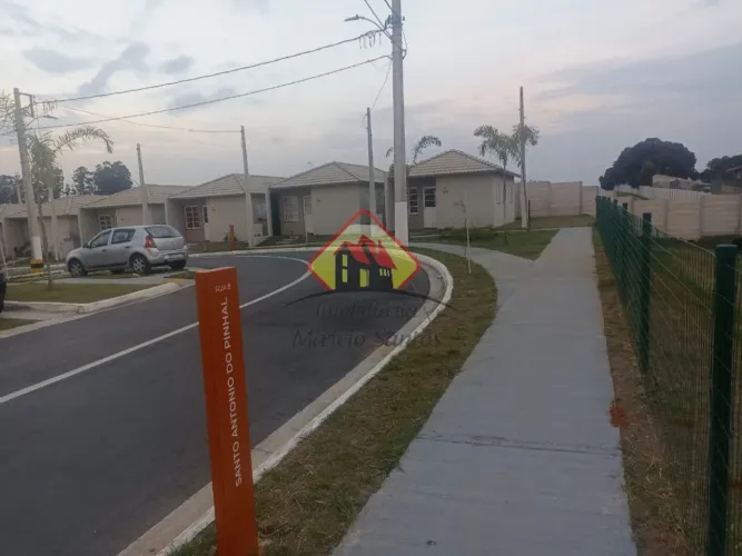 Alugo casa em Condomínio em Taubaté.