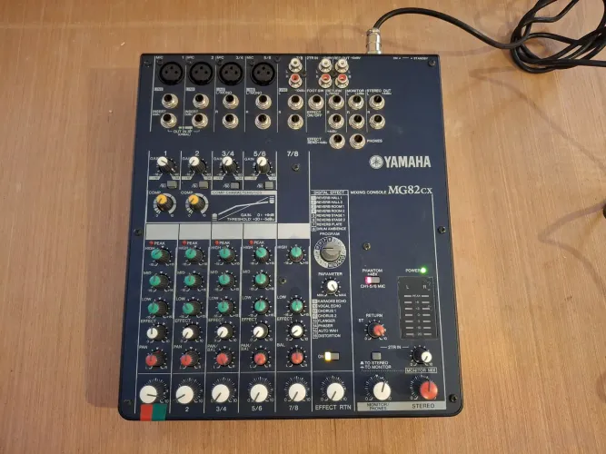 Mesa de som Yamaha MG82cx 