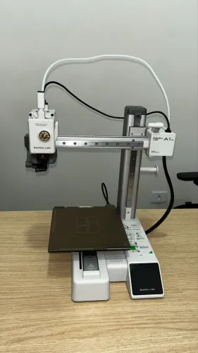 Bambu Lab A1 Mini com apenas 237h de uso