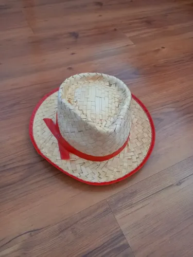 Chapéu de palha infantil
