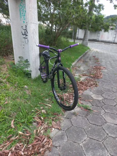 Bicicleta de grau OLHAR DESCRIÇAO!