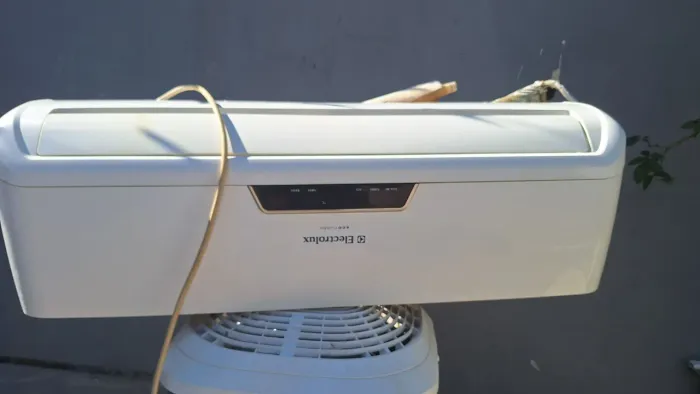 Ar-condicionado 9 mil BTU quente e frio 