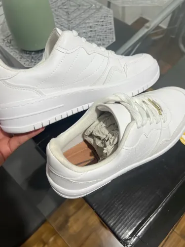 Tênis branco unissex 