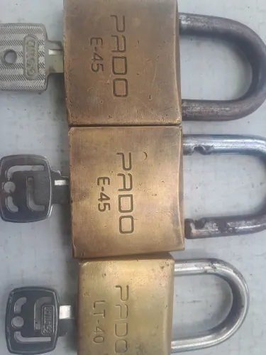 CADEADO PADO NÚMERO 40 E 45 100 REAIS OS TRÊS