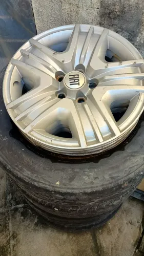 Jogo pneus 215/65 r16 com rodas de ferro e calotas toro