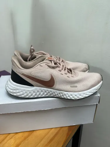 Nike Revolution 5 Women's Barely Rose Pink Lace-Up Low Top Running Shoes Size 7 39