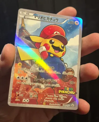 Carta Pokémon - Pikachu Poncho Mario (Proxy / Réplica de Colecionador)