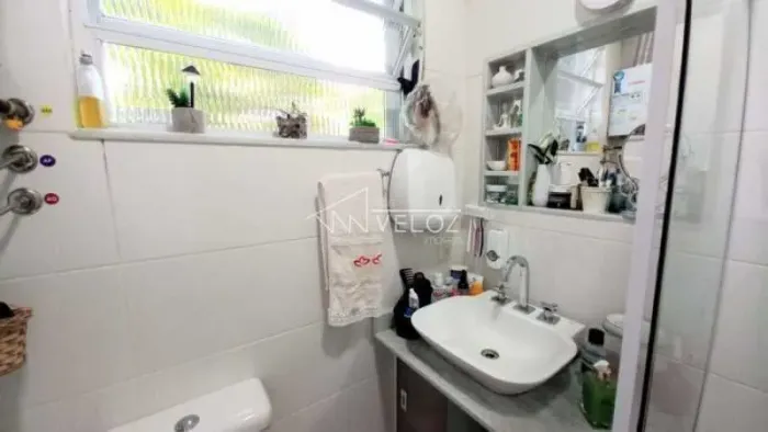 Apartamento - / Residencial / Glória