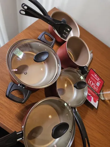 JOGO DE PANELAS ANTIADERENTE 5 PEÇAS + BRINDS DE UTENSÍLIOS PRODUTO NOVINHO