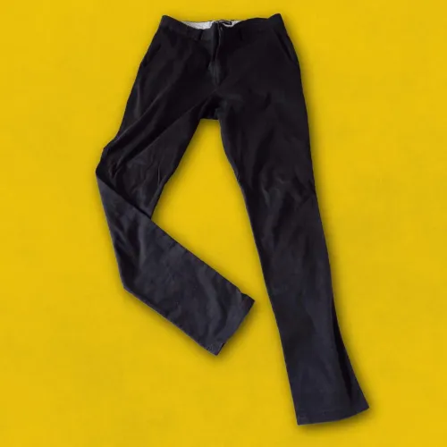 Calça Chino Sarja Preta The Collection com Detalhe Caveira