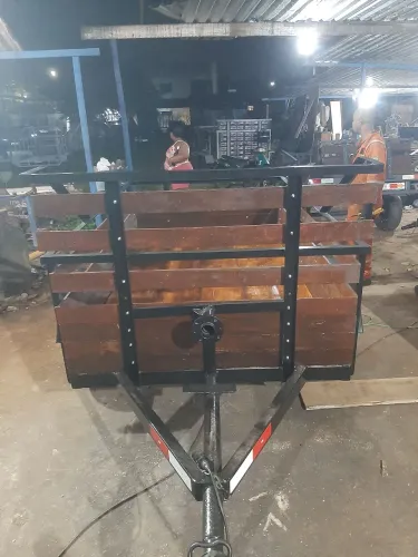 Reboque  fazendinha,cubos e rolamentos de Fiat uno,pneus zero,fecho de mola de 5 laminas