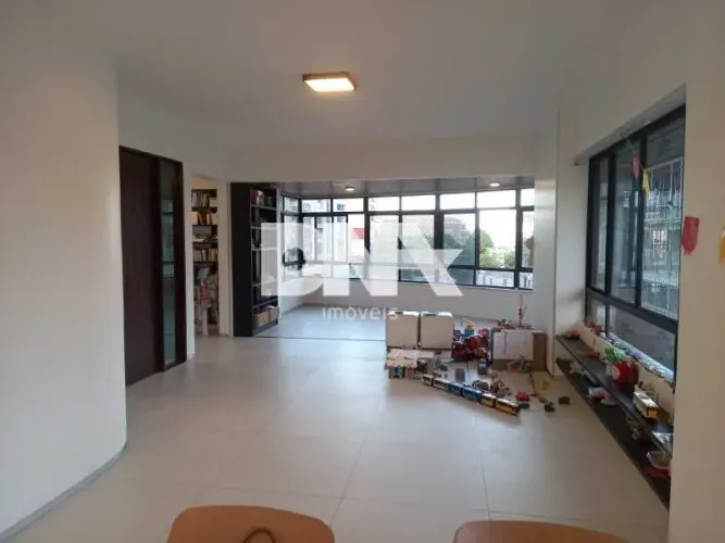 Apartamento com 4 quartos sendo 2 suítes e 2 vagas de garagem no Cabo Branco