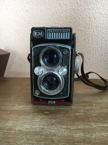 Antiga Câmera YASHICA 1958