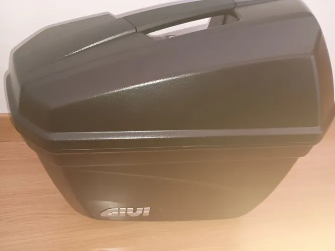 Baús laterais givi E-22n