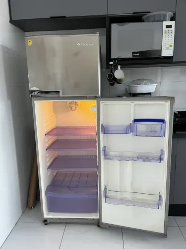 Geladeira Continental Copacabana Frost Free 316L ? Bom estado
