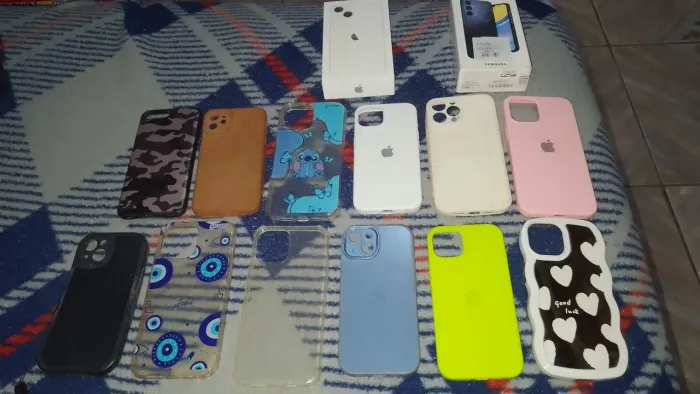 Vendo 12 Capinas de iPhone 13 e Outras tudo semi nova Zerada 