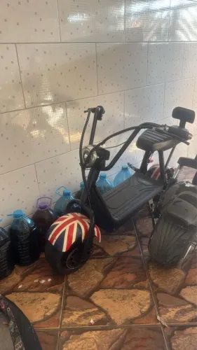Vendo motinha elétrica sem carregador e sem bateria 