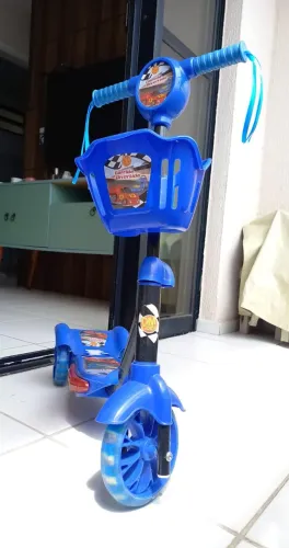 PATINETE INFANTIL AZUL COM CESTINHA - RETIRADA NO BAIRRO DO TABULEIRO