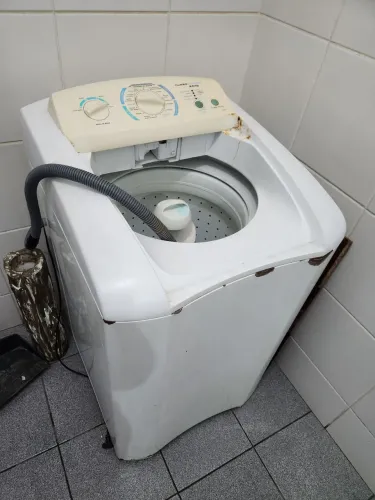 Máquina de lavar para doação