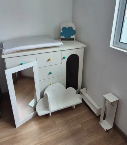Cômoda, Trocador, Espelho, Suporte Fraldas, Prateleira de Nuvem e 2 Porta Livros