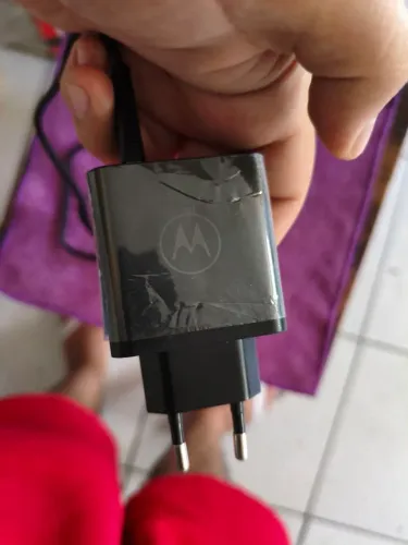 Vende-se um carregador de celular 45W
