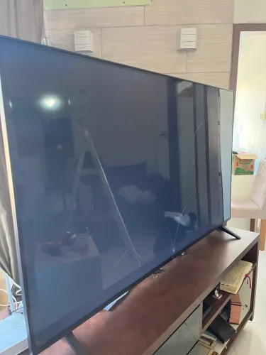 LG 65" 4K - Tela quebrada - Para peças