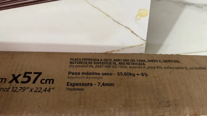 Sombra de piso cerâmico, 25 peças de 32,5 cm X 57 cm, lindo, área total de 4,63 m².