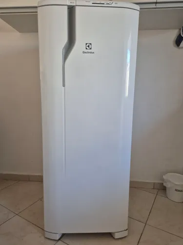 Refrigerador Eletrolux 240 litros